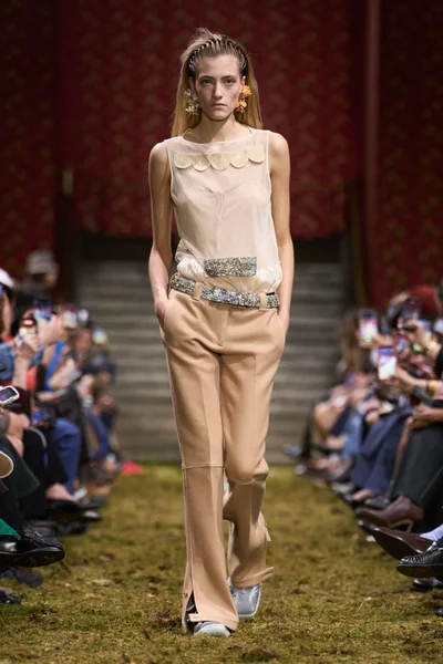 Look 61
